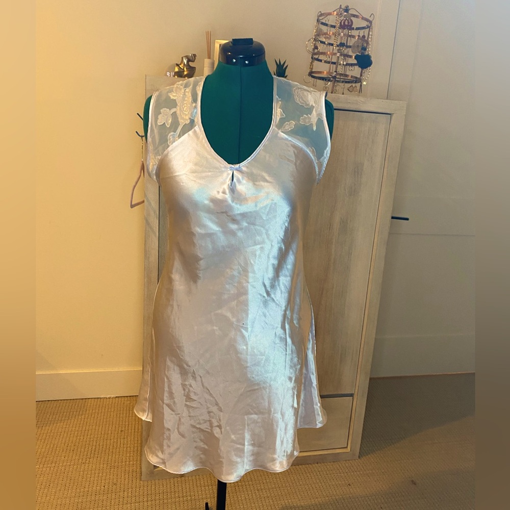 Vintage Oscar Dela Reata nightgown